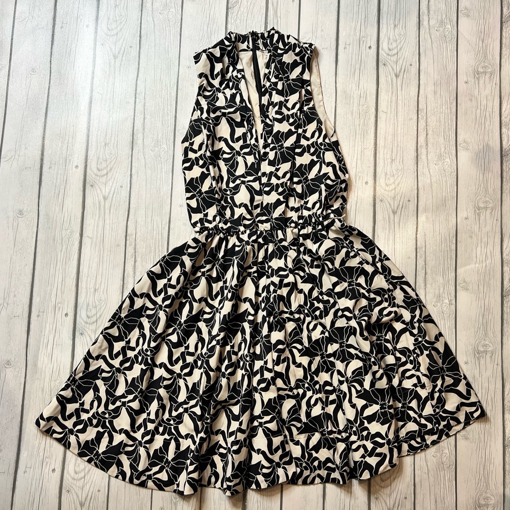 Eva mendes New York and company size small 4 bow black and white dress